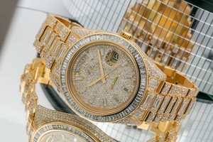 Trendy VVS Baguette Cut Moissanite Diamond Rose Gold Tone Acero inoxidable Mecánico Reloj de pulsera automático para hombres de la India - Product Image 3