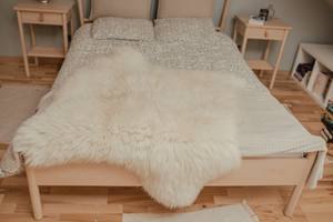 Ensemble de tapis en peau de mouton islandaise blanche naturelle de style scandinave Tapis incroyable en laine triple longue avec caractéristiques en cuir - Product Image 6