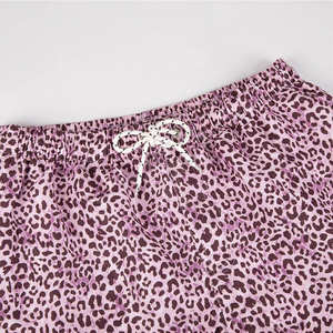 Shorts de plage légers personnalisés avec doublure en maille, imprimés par sublimation léopard, pour le quotidien, la course et la natation - Product Image 6