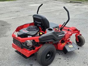 Tondeuse autoportée Gravely ZT 34 de qualité supérieure avec système de ramassage, plateau de coupe industriel de 34 pouces, moteur essence 2 temps, 28V - Product Image 6