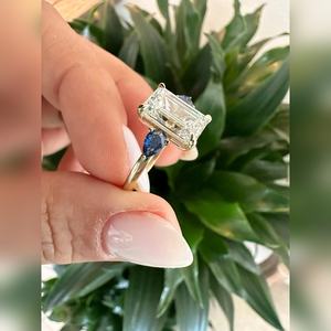 Anillo de Compromiso de Diamante Cultivado en Laboratorio con Corte Esmeralda de 4 Quilates, Oro Sólido de 18K, Certificado IGI, VVS1 VVS2, Precio de Fábrica, Proveedor Mayorista - Product Image 2