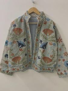 Veste courte en velours brodée Suzani, veste courte de festival, veste unisexe pour femme, cadeau pour femme, boléro de mariée - Product Image 4