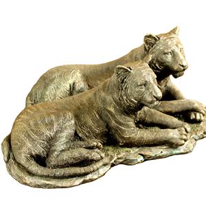 Statue de couple de tigres en résine faite à la main, finition bronze, décoration d'intérieur, objet de décoration de table, provenant du Rajasthan, collection Antiques Nirmala - Product Image 1