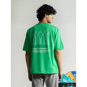 T-shirt de créateur avec imprimé graphique 'Never Give Up', jersey respirant, motif uni et motif ours, tissu de 180 à 300 g/m² - Product Image 1