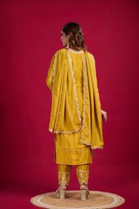 Usure traditionnelle Pure Chinon Soie Lourde Broderie Codage Séquence Travail Avec Véritable Miroir Khatli Travail Haut Et Bas Dupatta - Product Image 5