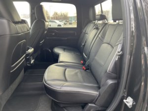 Ram 3500 Limited Turbo Diesel V6 6.7L 4WD d'occasion propre 2023 - Product Image 5