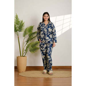Ensemble de pyjama floral pour femmes, manches longues, longueur complète, en spandex tissé, doux, décontracté, col rabattu, taille élastique, respirant - Product Image 1