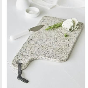 Tabla de quesos de mármol puro con asas integradas, ideal para ocasiones especiales, comidas festivas y servicio gourmet - Product Image 1