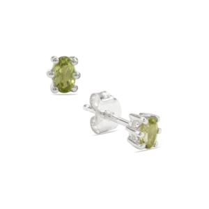 Pendientes de Plata de Ley con Mariposa y Múltiples Piedras Preciosas: Diamante, Rubí y Esmeralda - Product Image 3
