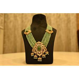 Collier à pampilles classique Maharani Kishori Devi plaqué or 22 carats avec diamants et émeraudes pour les mariages - Product Image 2