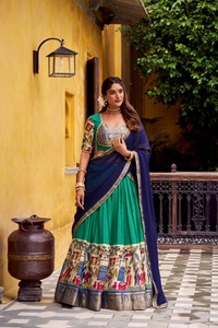 Poly Chanderi Zari Stripe Kalamkari Impreso Lehenga Choli con trabajo de tejido Zari Disponible en cantidad a granel Seda Lehenga Choli - Product Image 6