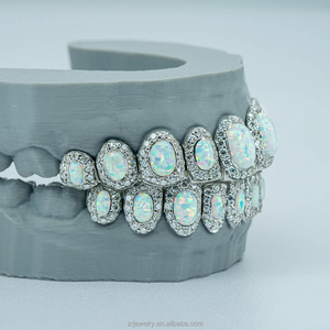 Grillz dentaires personnalisés en moissanite, ensemble complet (supérieur et inférieur), style 'Iced Open Face', coupe princesse opale, en argent 925 et or, bijoux dentaires - Product Image 2