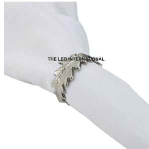 Anneau de serviette en métal décoratif élégant pour la décoration de table, au design intemporel, parfait pour toutes les occasions - Product Image 1