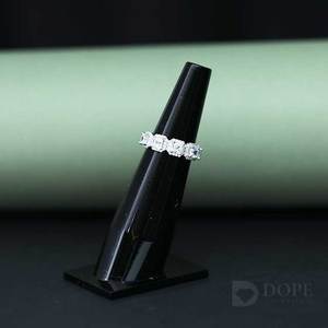 Hermoso anillo de diamantes de corte princesa Charm con oro fino de 18 quilates con diseño adorable para cada función - Product Image 1