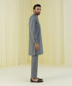 Robe pakistanaise au design élégant Shalwar Kameez Tenue musulmane authentique pour hommes de styles stylistes Vêtements ethniques à vendre - Product Image 2