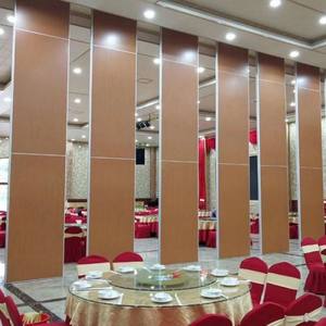 Cloison acoustique mobile avec accès par porte simple pour une division pratique de la salle de réunion - Product Image 1