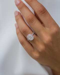 Bague de fiançailles Moissanite Halo coupe coussin allongée 10x8mm | Bague de mariage de mariée en or ou en argent | OEM de bijoux fins - Product Image 5