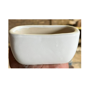 Elegante maceta de cerámica para plantas de interior con un acabado suave y tonos calmantes, ideal para decorar áreas interiores y exteriores - Product Image 5