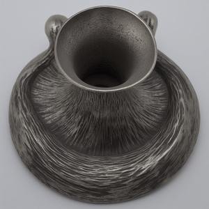 Bougeoir artisanal en corne coulée en aluminium avec finition patinée antique Détail artisanal conçu pour les intérieurs décoratifs - Product Image 6