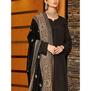 Superventas diseño único personalizado bordado terciopelo señoras chal hombro cubierta terciopelo negro bordado chales al por mayor - Product Image 4