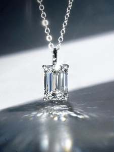 Pendentif en moissanite 3 carats, taille émeraude, argent sterling 925, pendentif solitaire, cadeau pour partenaire, fiançailles, mariage, cadeau étincelant - Product Image 3