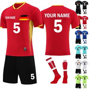 Uniforme de Fútbol Personalizado de Alta Calidad, el Más Demandado, 100% Poliéster, de Secado Rápido, con Nombre del Equipo y Logotipo Frontal - Product Image 1