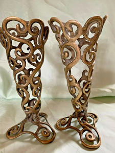 Vase décoratif en métal inspiré de l'ère ancienne idéal pour l'affichage de table classique et la décoration de collection en gros de l'Inde - Product Image 5