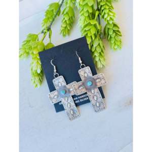 Pendientes Colgantes de Plata de Ley y Turquesa Kingman de Tim Yazzie, Diseño de Cruz, para Ocasiones Cristianas, Excelente Idea de Regalo - Product Image 4