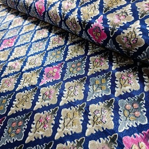 Tissu en vrac personnalisé à 100% en polyester à impression numérique Textile léger ultra doux aux couleurs vives pour les vêtements de mode et la maison - Product Image 5