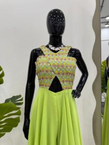 Combinaison en fausse georgette Elite Fashion Statement avec fil complexe et paillettes pour des collections exclusives - Product Image 5