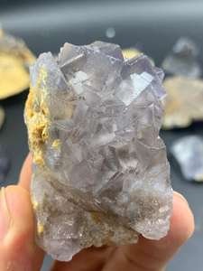 ฟลูออไรต์ธรรมชาติสวยงามจากบาโลจิสถาน ปากีสถาน - ตัวอย่างแร่สีม่วง พลอยหลวม น้ำหนัก 2850 กรัม พลอยเรืองแสง ขายส่ง - Product Image 5