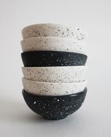 Fijne porseleinen kleine witte rijstsaladeschalen 4,5-6 inch keramische bijzetschalen Oosterse noedel-ramen soepkom echte terrine product