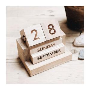 Calendrier de bureau en bois massif de qualité export |   Calendrier de table au design rectangulaire intemporel pour la maison, le bureau et la décoration de boutique - Product Image 1