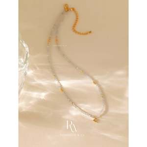 Collana di perle di pietra di luna grigia con ciondolo a perle dorate, catena a maglia box stile Stella Polare, collana a catena celeste di tendenza - Product Image 1