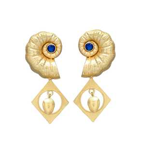 Juego de pendientes de gota de concha marina chapados en oro - Product Image 1