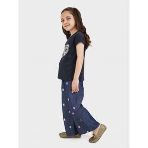 T-shirt graphique respirant KETURAH fabriqué en tissu jersey confortable - Product Image 4
