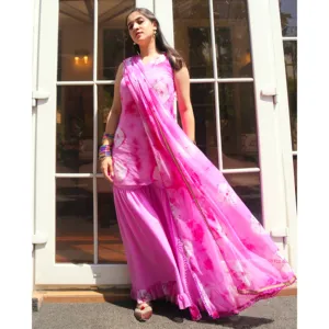 Ensemble de deux pièces formel rose fuchsia, haut et short en tissu côtelé tie-dye, tenues d'été avec des hauts courts - Product Image 2