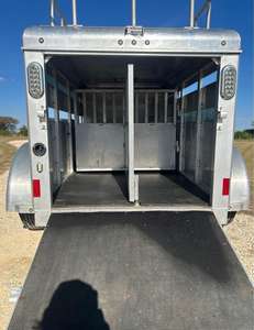 Livraison gratuite Remorque pour bétail Plateformes pour moutons 3500 kg de poids brut Portes de séparation 12 pieds x 6 pieds Toit démontable pour un transport sûr des animaux - Product Image 3