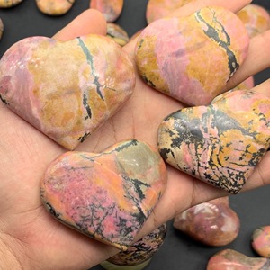 เม็ดโรโดไนต์ธรรมชาติเกรด AAA เป็นรูปหัวใจที่เลือกได้แบบหลวมสำหรับทำเครื่องประดับได้รับการรับรองจากบุคคลที่สาม - Product Image 1