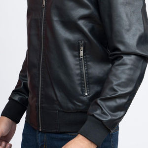 Chaqueta de Cuero Personalizable al por Mayor, Negra, de Manga Larga, con Ribete de PU, 100% de Alta Calidad, Corte Ajustado Regular, Informal, para Invierno - Product Image 3