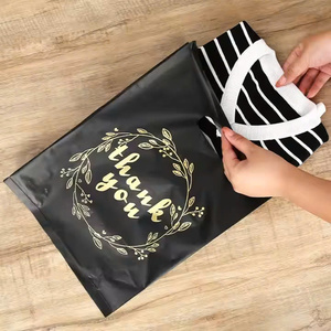 Alta calidad logotipo personalizado impreso troquelado negro plástico camiseta bolsas fábrica al por mayor tamaño personalizado para el embalaje - Product Image 2
