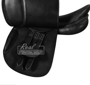 Selle de dressage en cuir noir rembourrée de style anglais pour l'équitation, fabriquée en Inde par Real International Saddlery - Product Image 2
