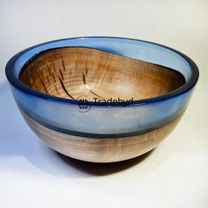 Bol en résine unique de Tradebyd, pièce faite à la main pour la décoration intérieure et les cadeaux de saison. - Product Image 5