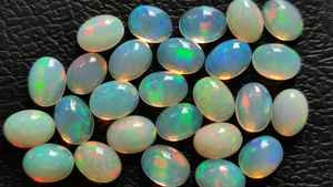 Cabochon d'opales blanches coupe ovale 6x8mm opale éthiopienne pierres précieuses en vrac pour bijoux dos plat multi feu Welo opales lot en gros - Product Image 2