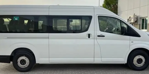 2023 Toyota HIACE HIROOF con dirección para zurdos Venta caliente Coche usado en Alemania Motor de GASOLINA Bajo kilometraje Excelente Estado - Product Image 3