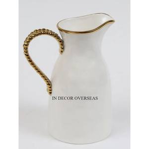 Pichet d'eau et de café en métal de qualité supérieure enduit de poudre de couleur blanche avec poignée de fleurs en métal plaqué or d'Inde - Product Image 3