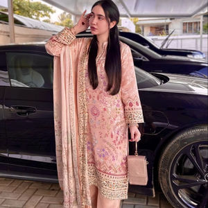 Ensemble kurta à l'allure de soirée avec une belle impression numérique - Product Image 1