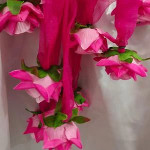 Décoration de toile de fond de mariage: guirlande rose avec tissu en filet de tulle pour scène, plafond et tenture murale florale - Product Image 1