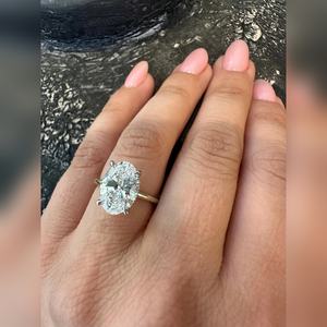 Anillo de Compromiso con Diamante Cultivado en Laboratorio de Corte Ovalado de 4.00 Quilates VVS2 de Primera Calidad al por Mayor, Halo Oculto para Ella, Compra al por Mayor - Product Image 4