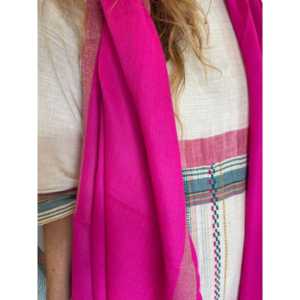 Écharpe en laine rose fluo avec broderie de logo personnalisé, longue écharpe en cachemire imprimée, design tendance pour la saison hiver et printemps - Product Image 2